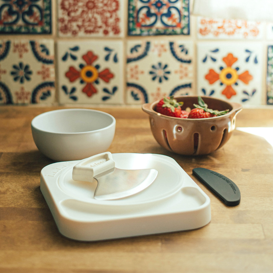 Sharp rocker knife and board in Coconut Cream color